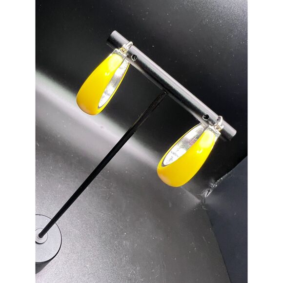 Retro Hoop Earrings - Picture 3 of 4